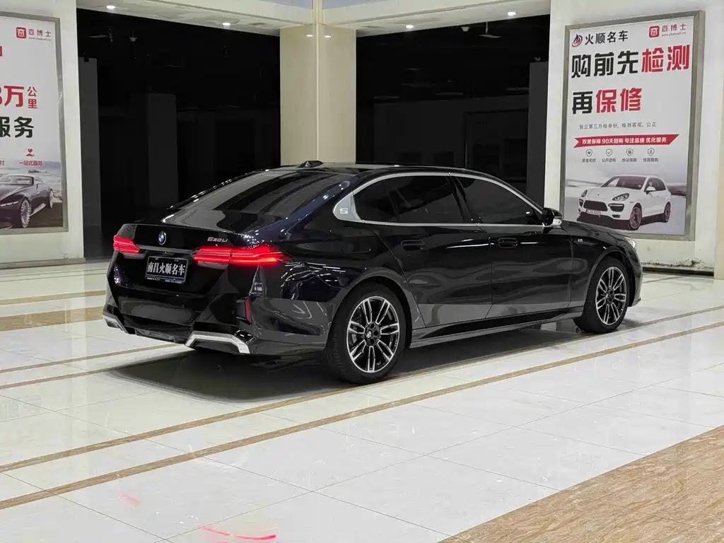 BMW 5 Series — миниатюра 6