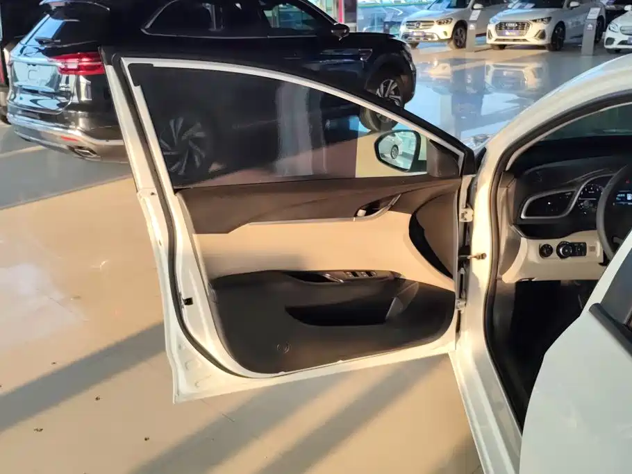Buick Excelle — миниатюра 7