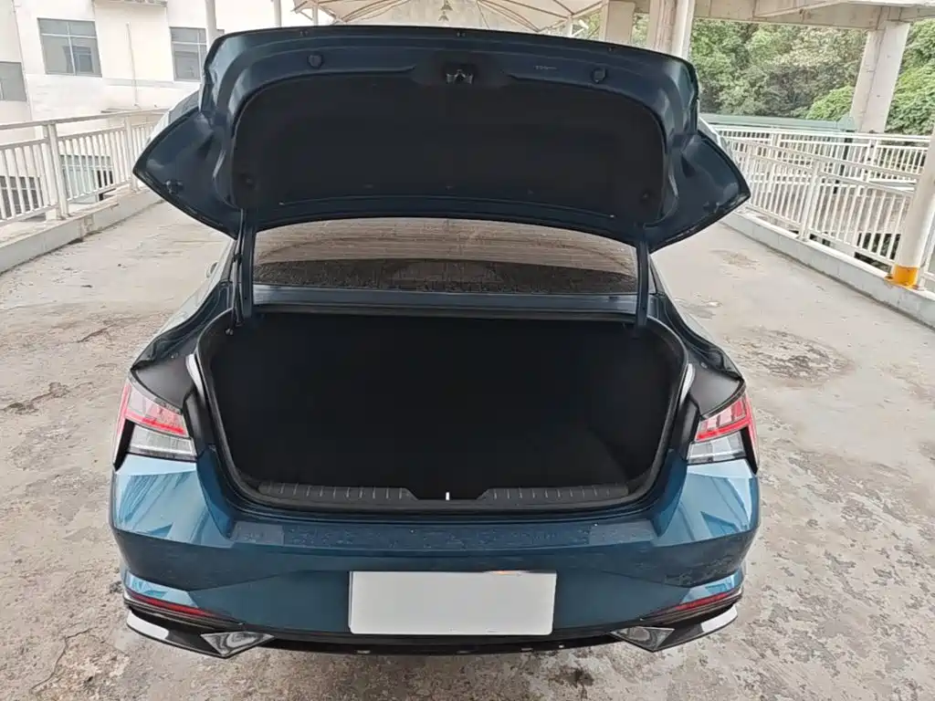 Hyundai Elantra — миниатюра 19