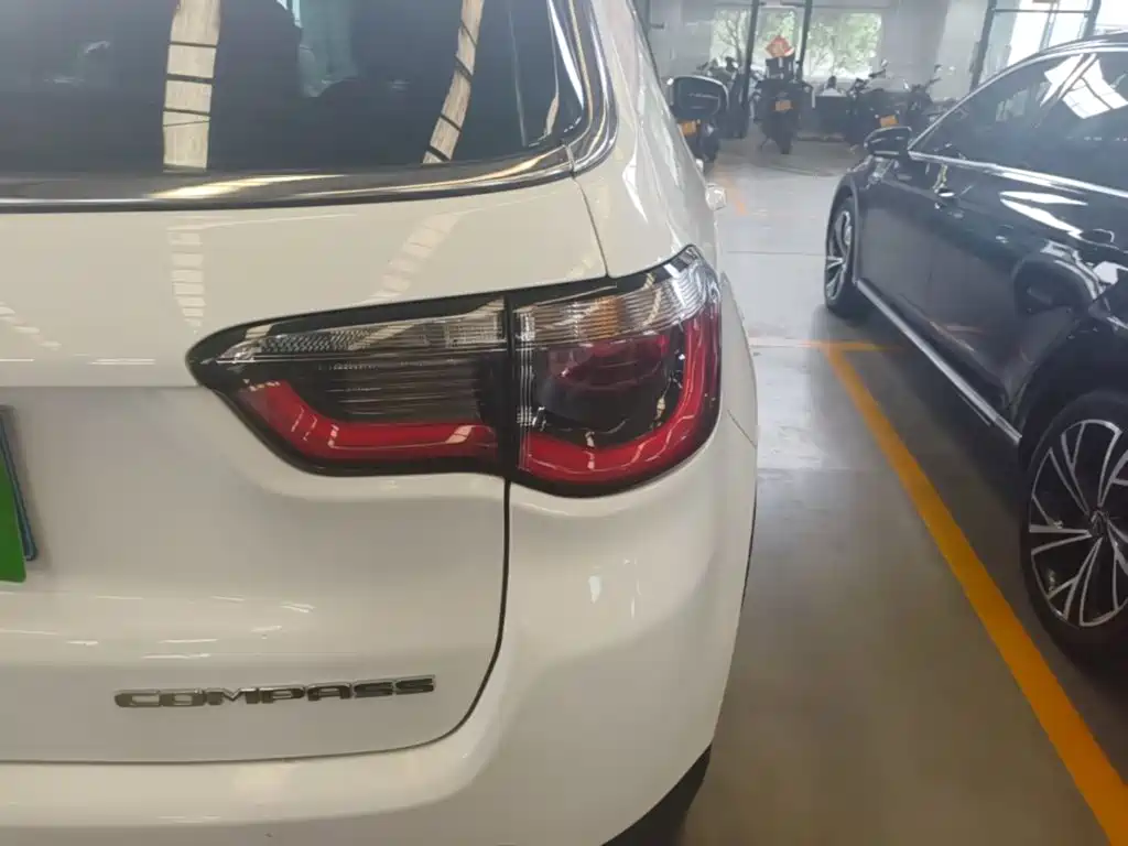 Jeep Compass — миниатюра 8