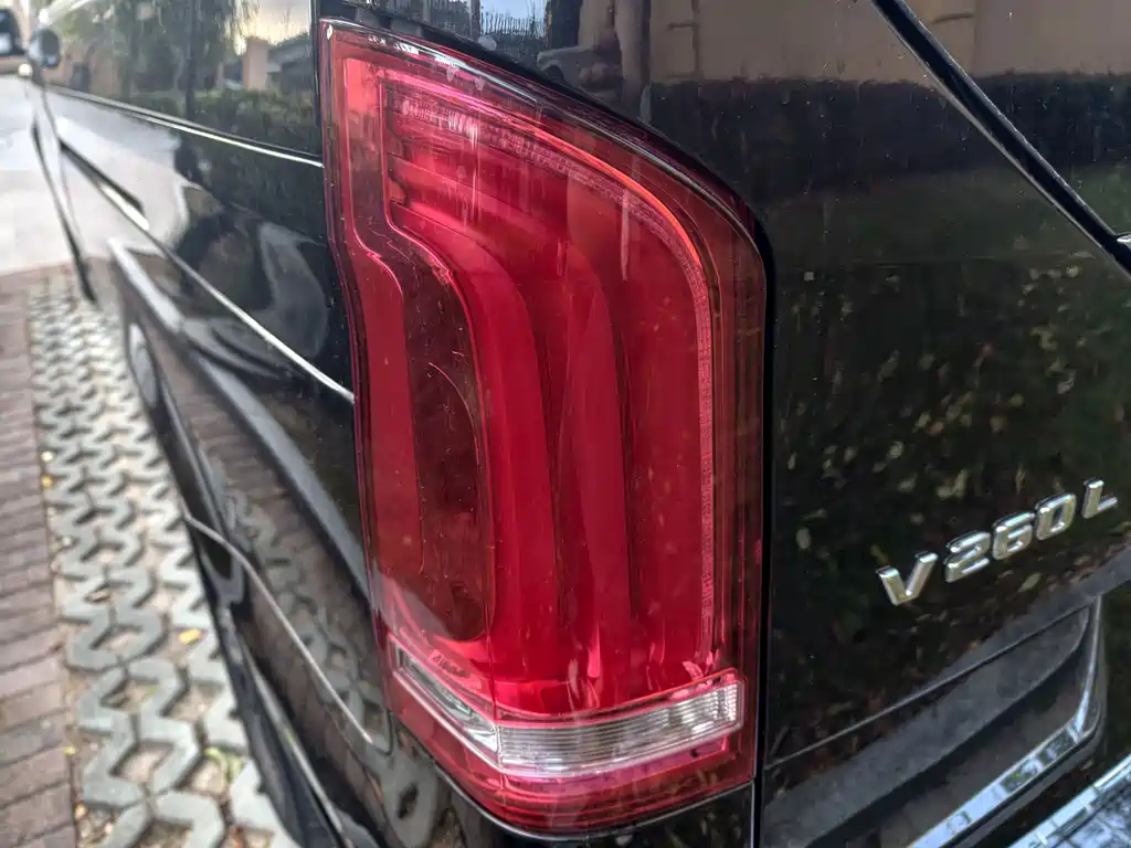 Mercedes-Benz V-Class 2022 — фото 16