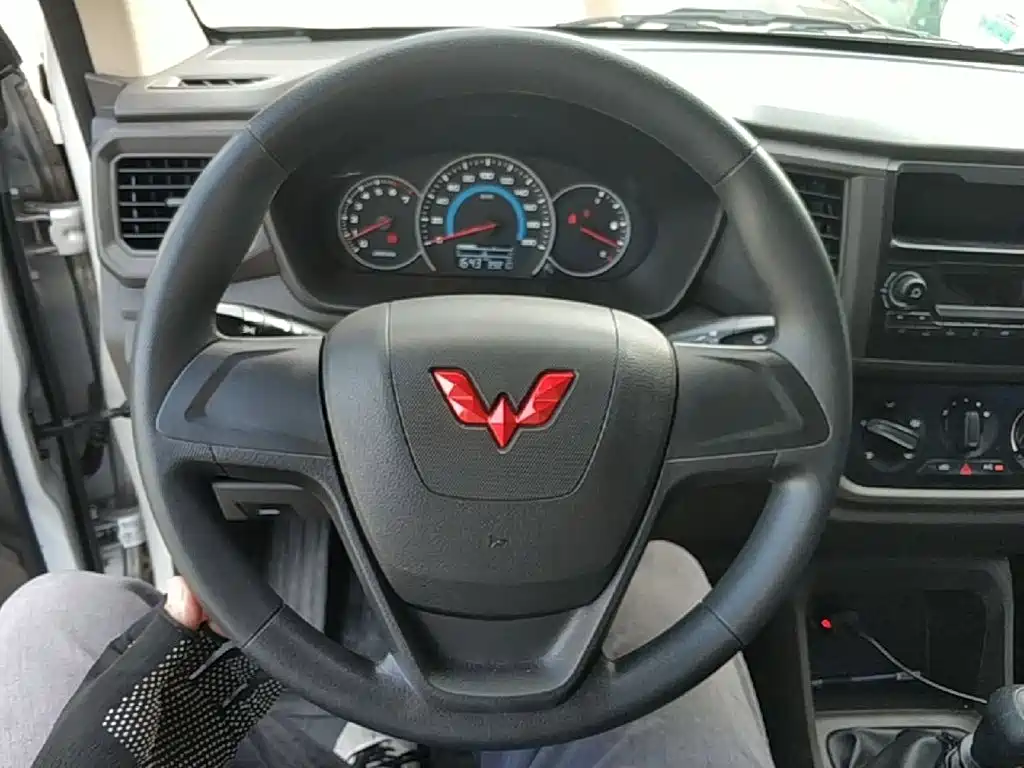 Wuling Hongguang V — миниатюра 11