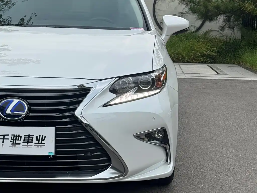 Lexus ES — миниатюра 3