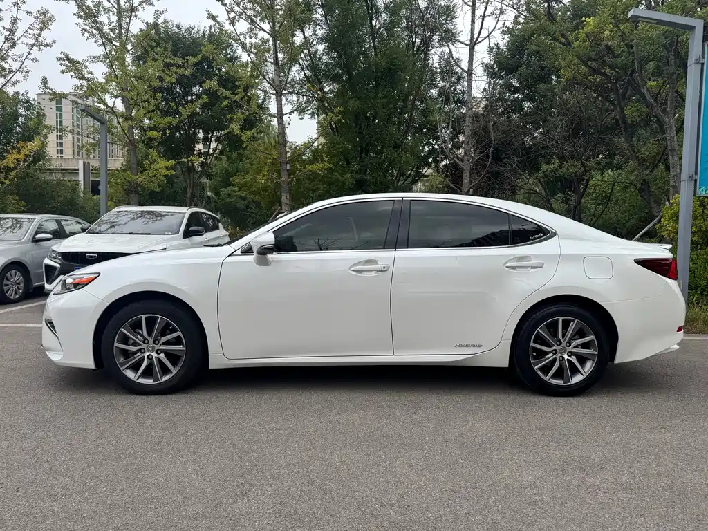 Lexus ES — миниатюра 19