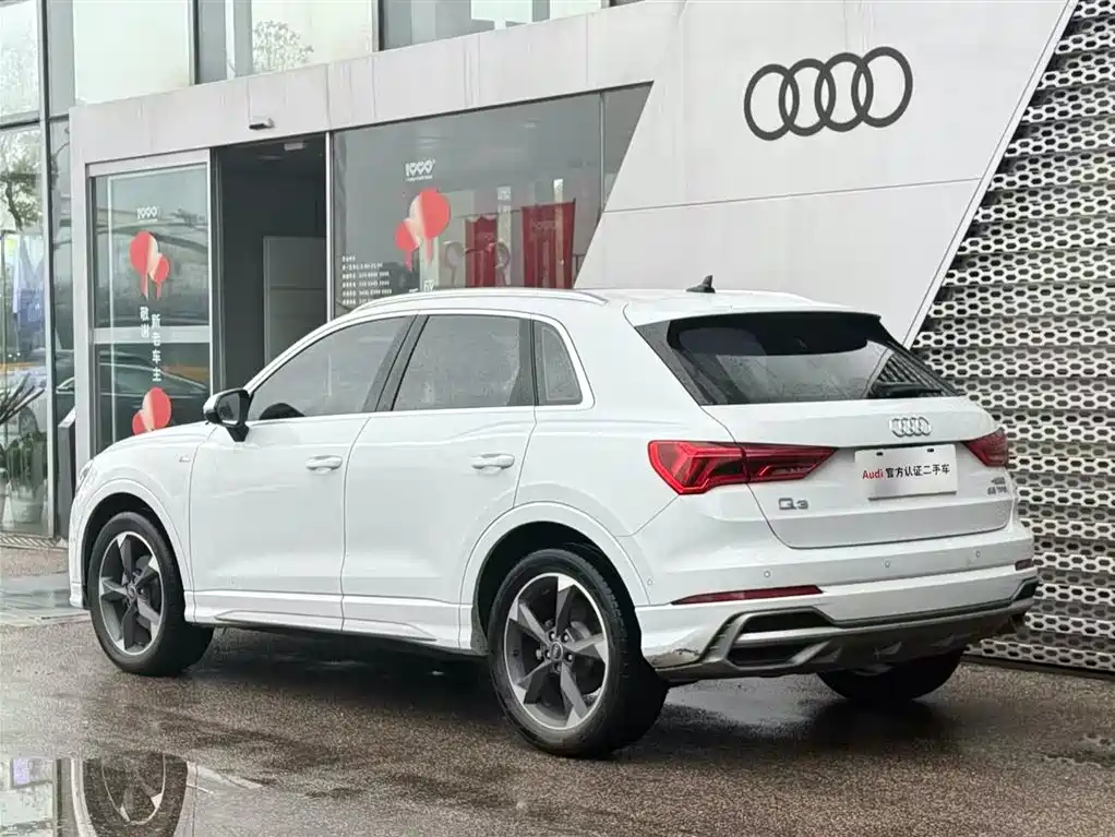 AUDI Q3