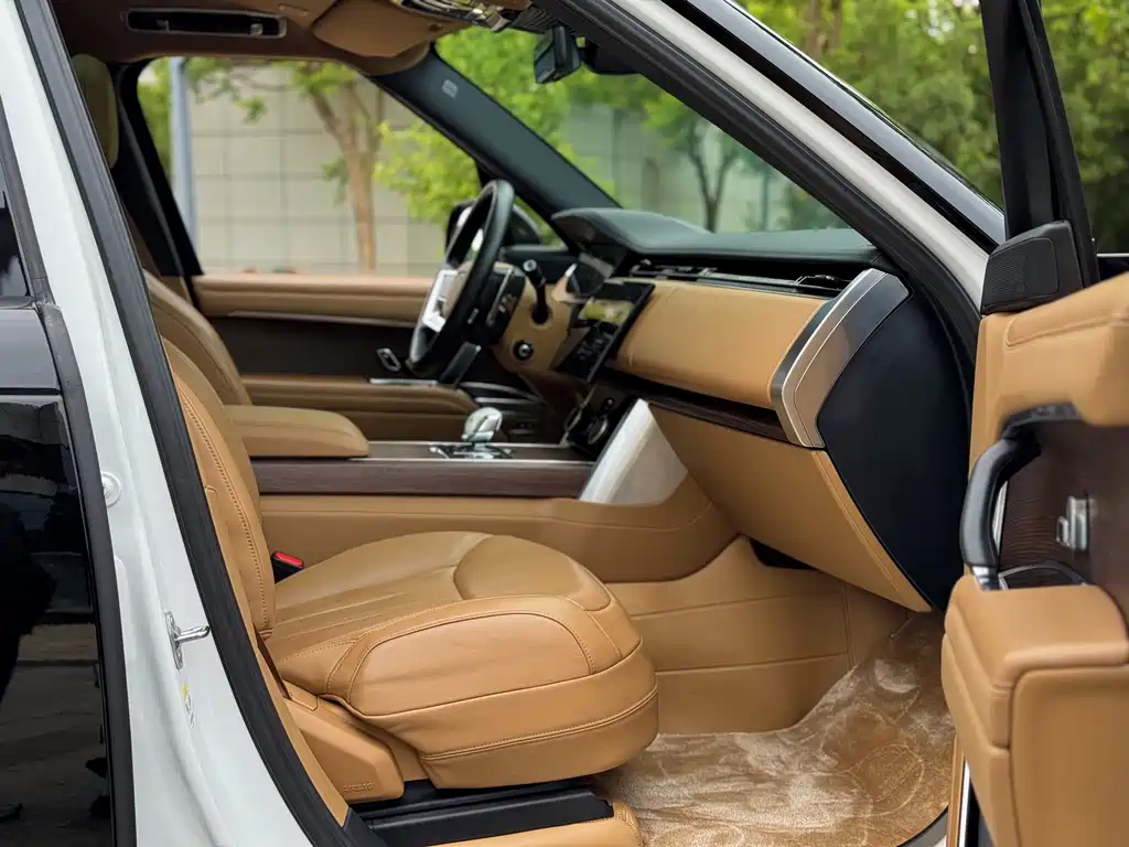 Land Rover Range Rover 2023 3.0 L6 400PS мест Long Wheelbase