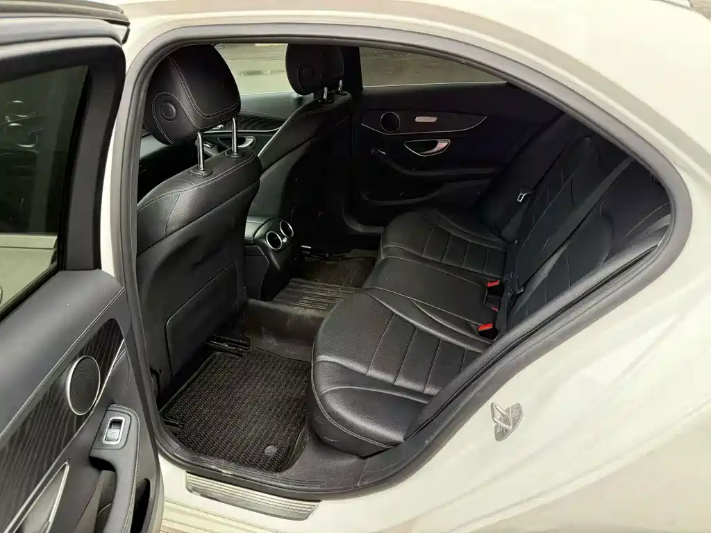 Mercedes-Benz C-Class — миниатюра 6