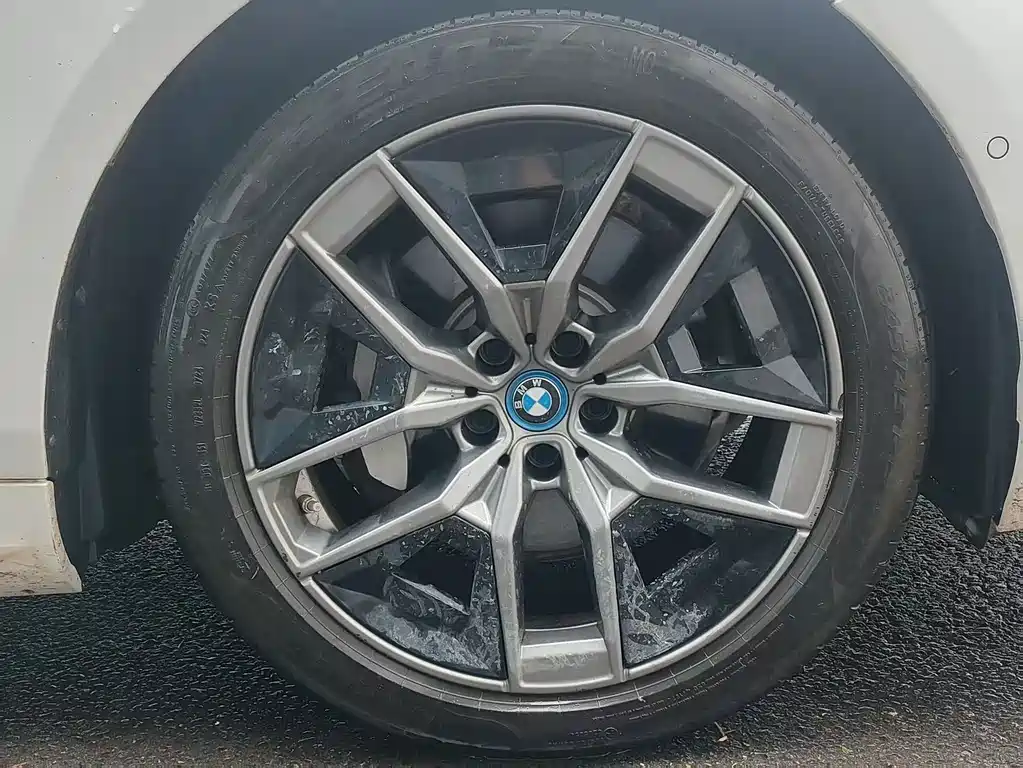 BMW i5 — миниатюра 9