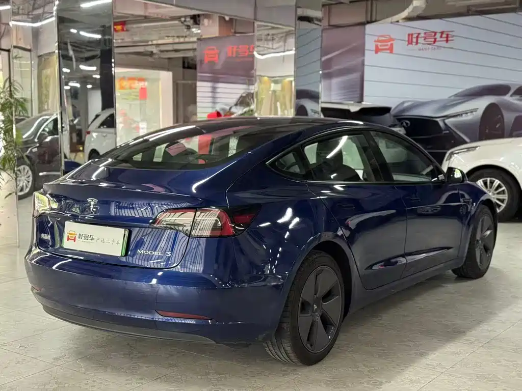 Tesla Model 3 — миниатюра 6