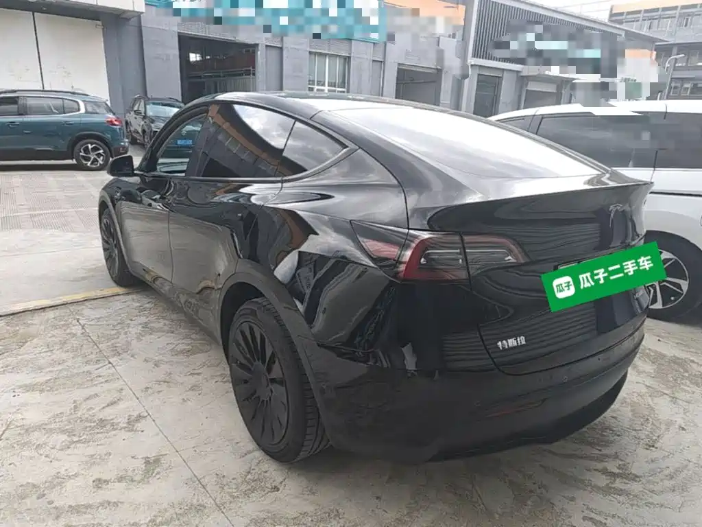 Tesla Model Y — миниатюра 5