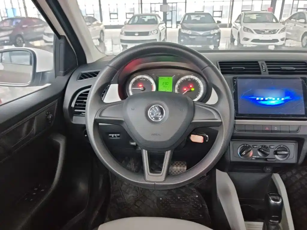 Skoda Fabia — миниатюра 11