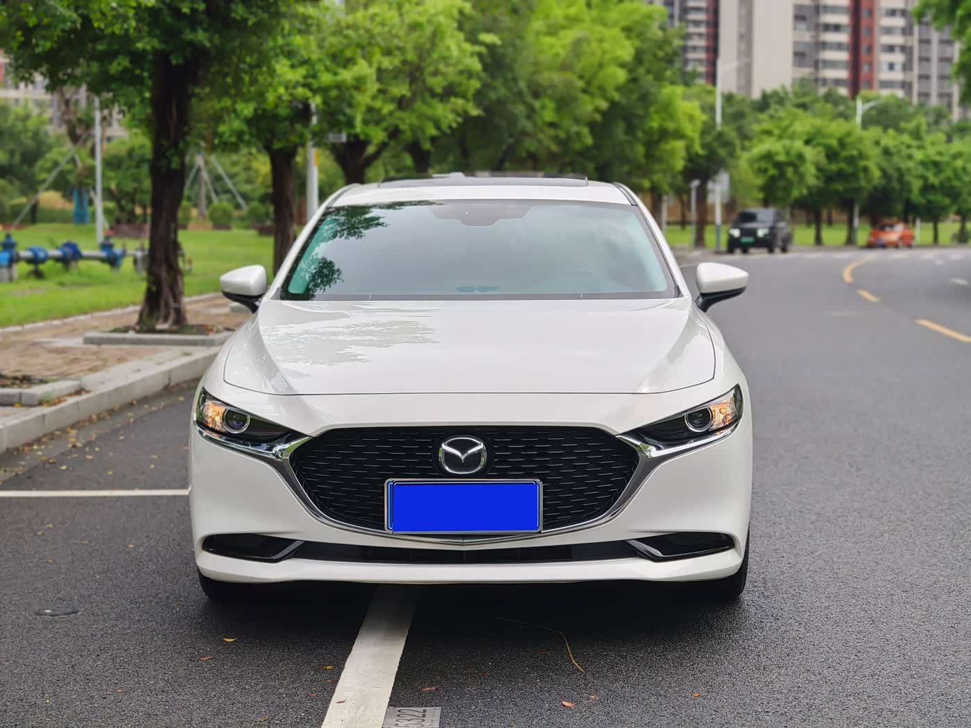 Mazda Mazda3 Axela 2.0 л 2022 г. Белый, пробег 26000 км