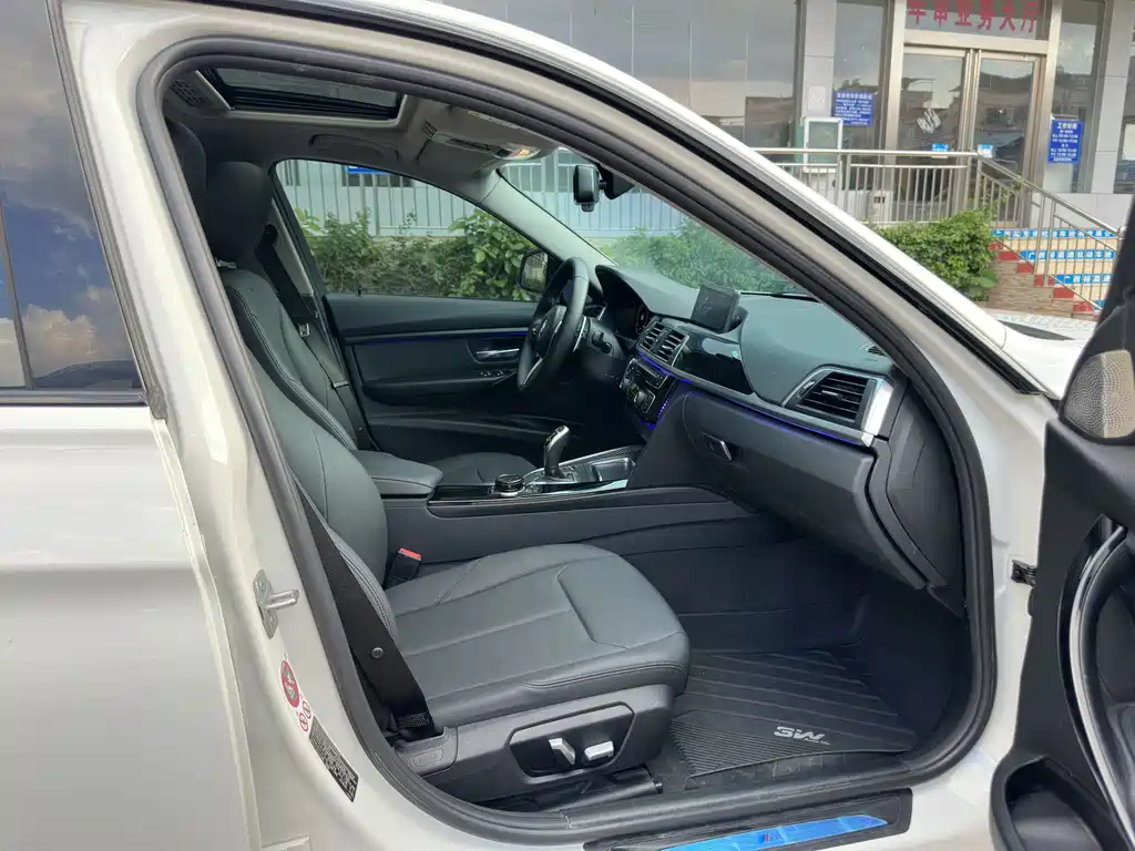 BMW 3 Series — миниатюра 11