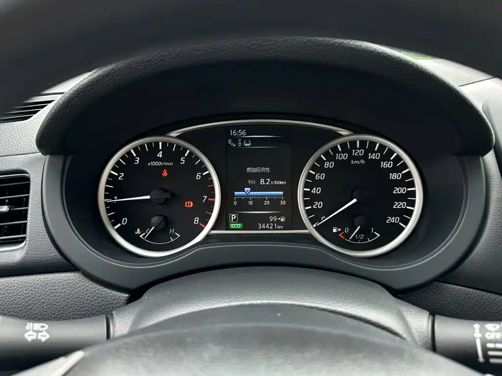 Nissan Tiida — миниатюра 11