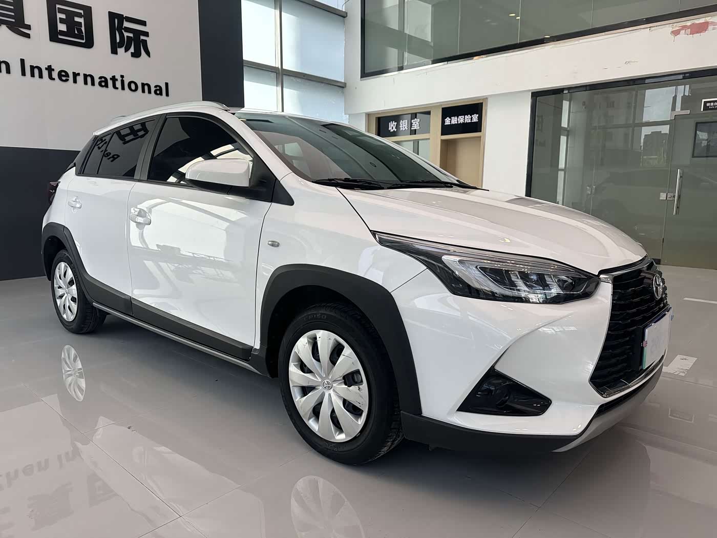 Toyota YARiS L Zhi Xuan 1.5 л 2022 г. Белый, пробег 13000 км