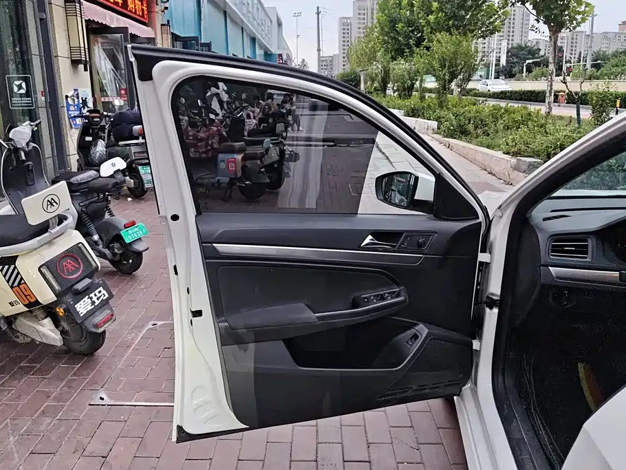 Volkswagen Lavida — миниатюра 7