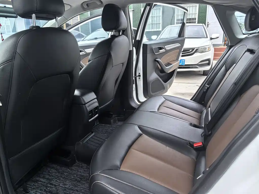 Roewe i6 Classic — миниатюра 10