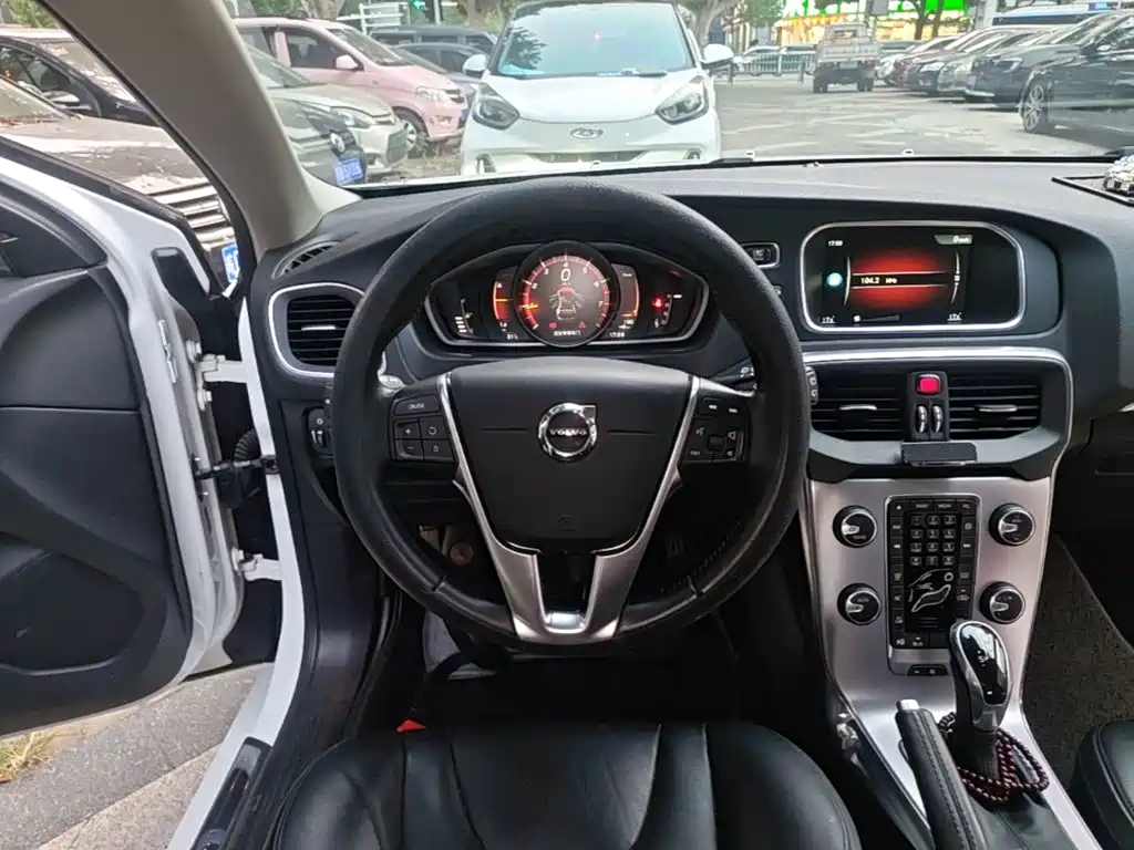 Volvo V40 — миниатюра 11