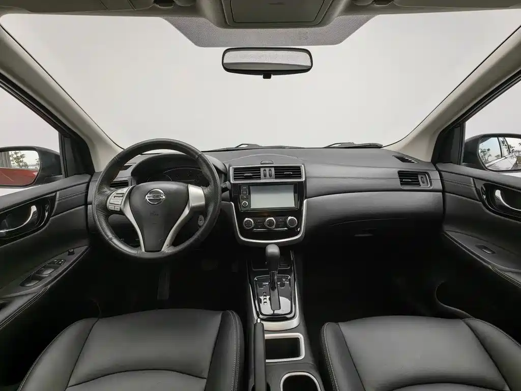 Nissan Tiida — миниатюра 5