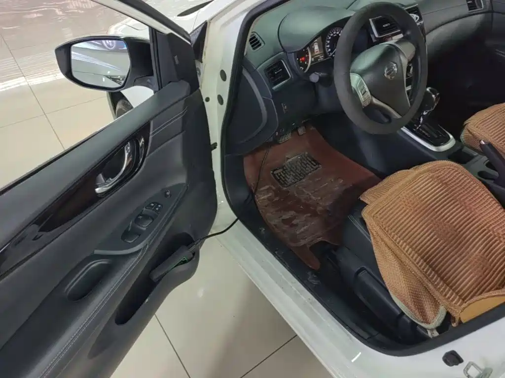 Nissan Tiida — миниатюра 16