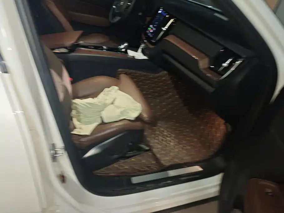 Volvo XC60 PHEV — миниатюра 8