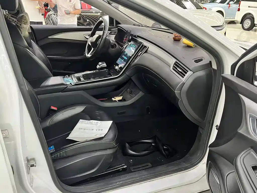 Roewe i6 MAX New Energy — миниатюра 5