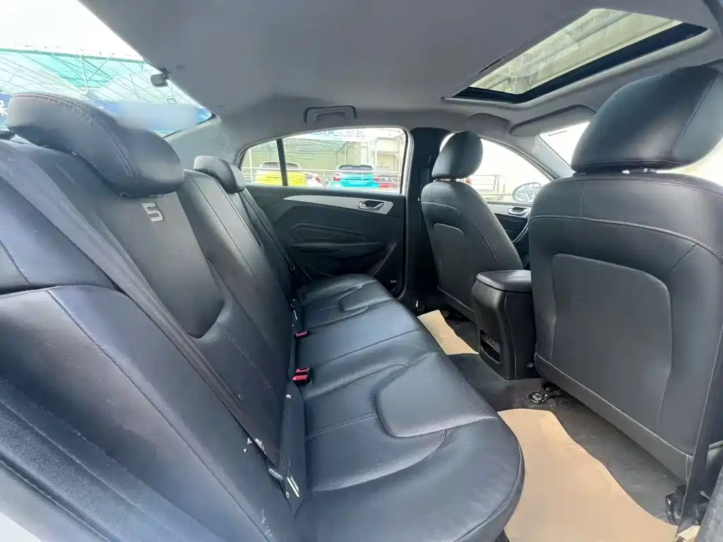 Chery Arrizo 5 — миниатюра 17