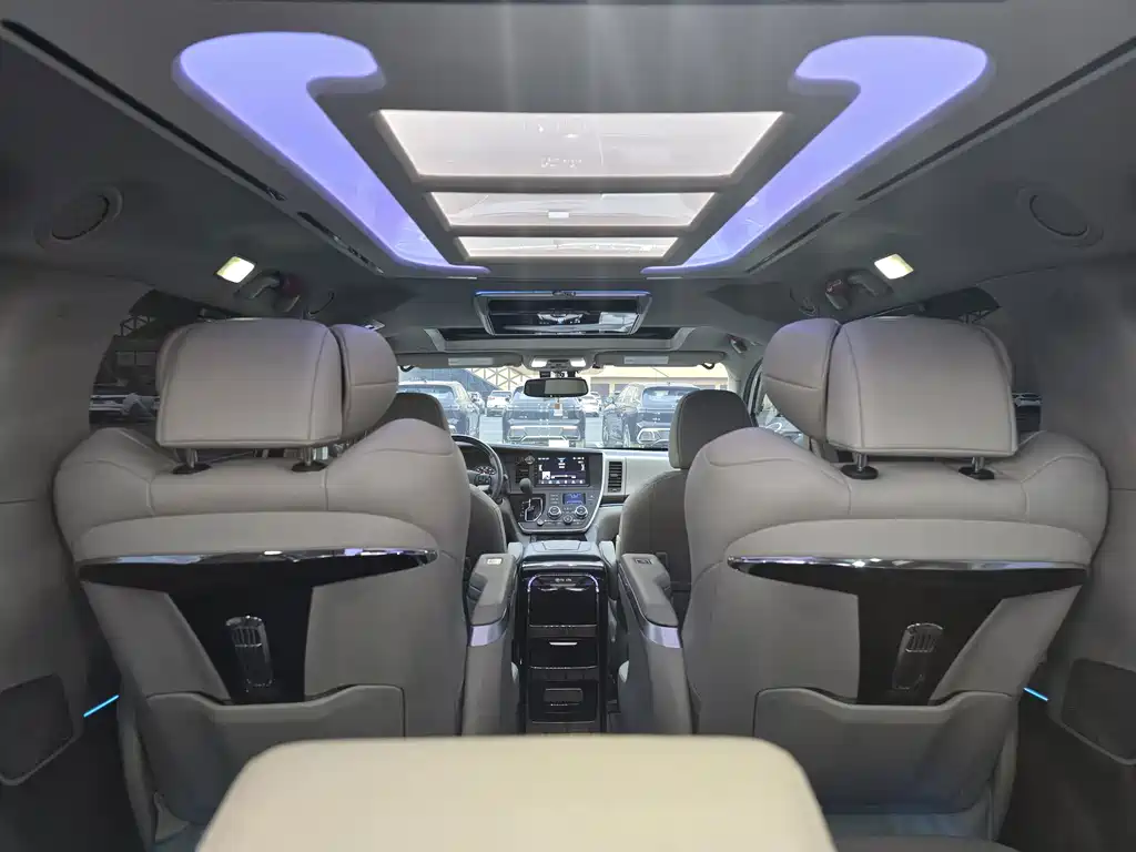 Toyota Sienna — миниатюра 18