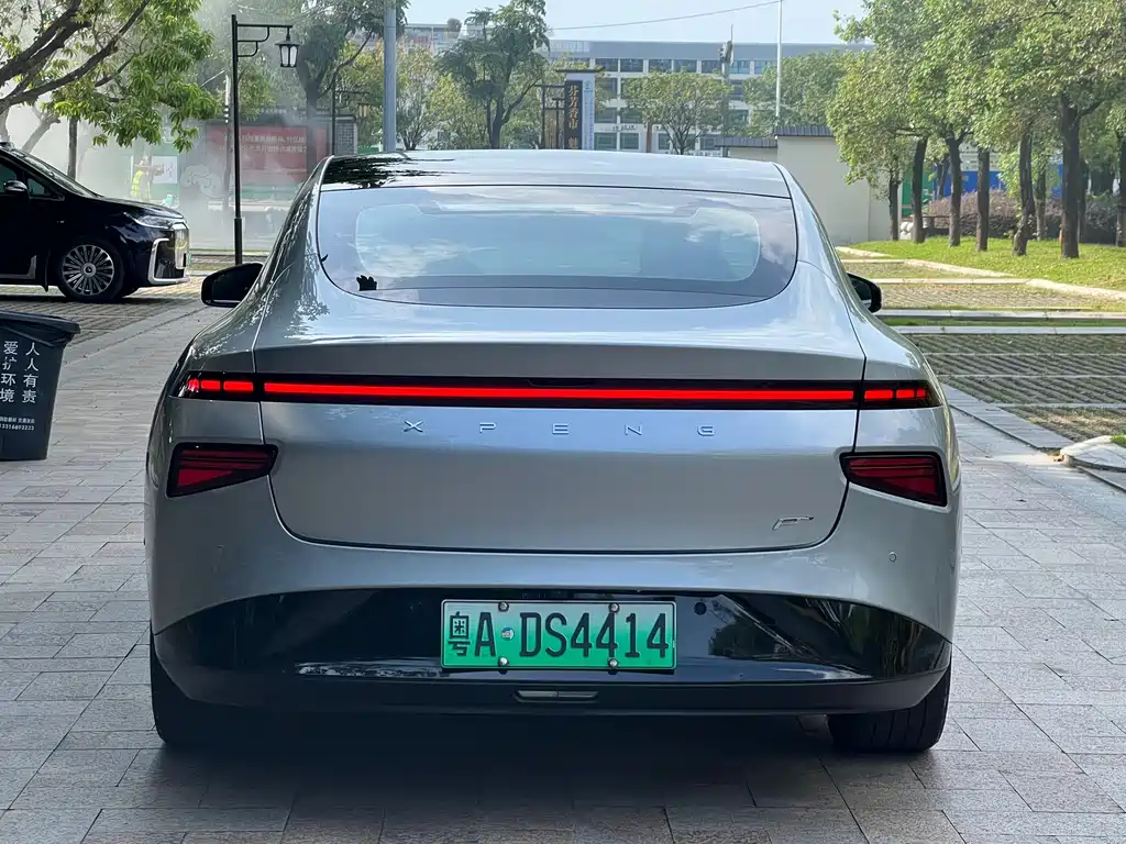 XPeng P7 — миниатюра 9