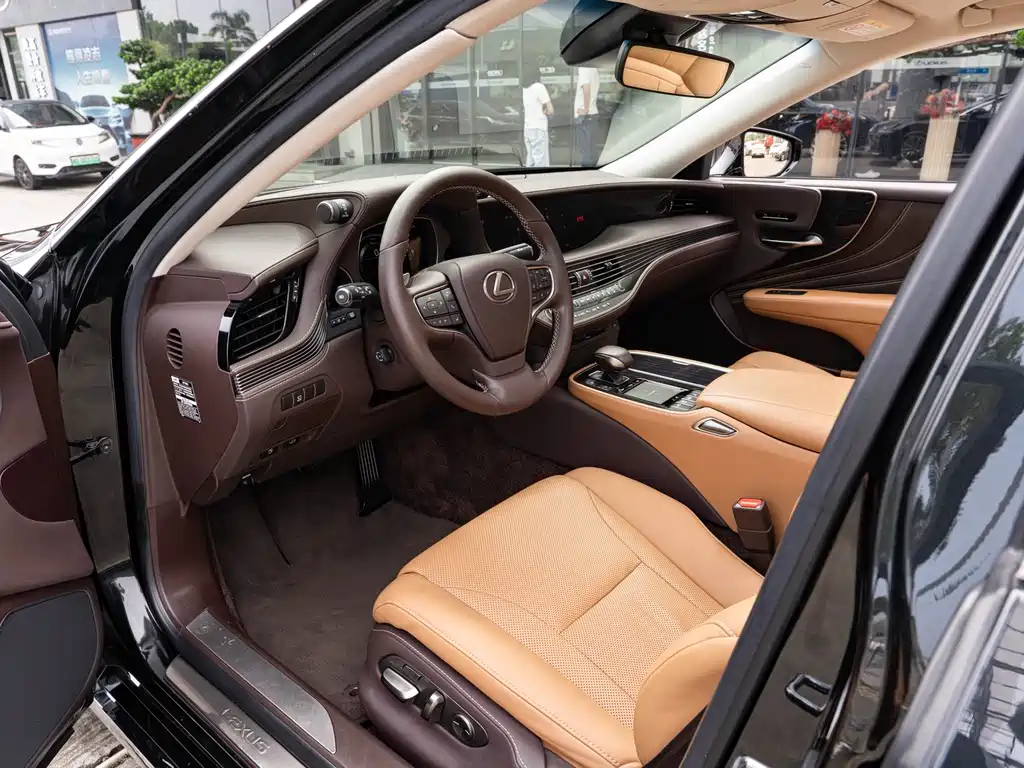 Lexus LS — миниатюра 9