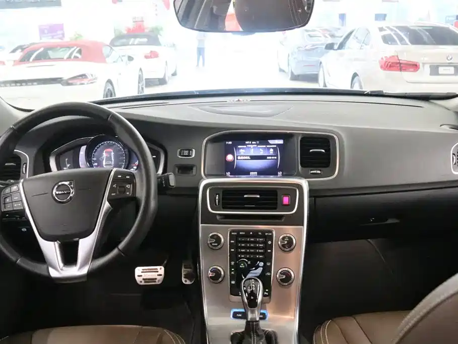 Volvo S60 PHEV — миниатюра 5