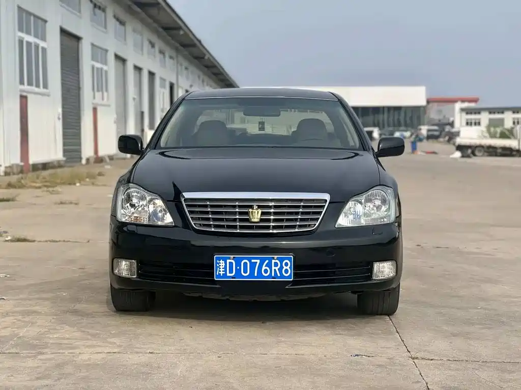 Toyota Crown — миниатюра 2