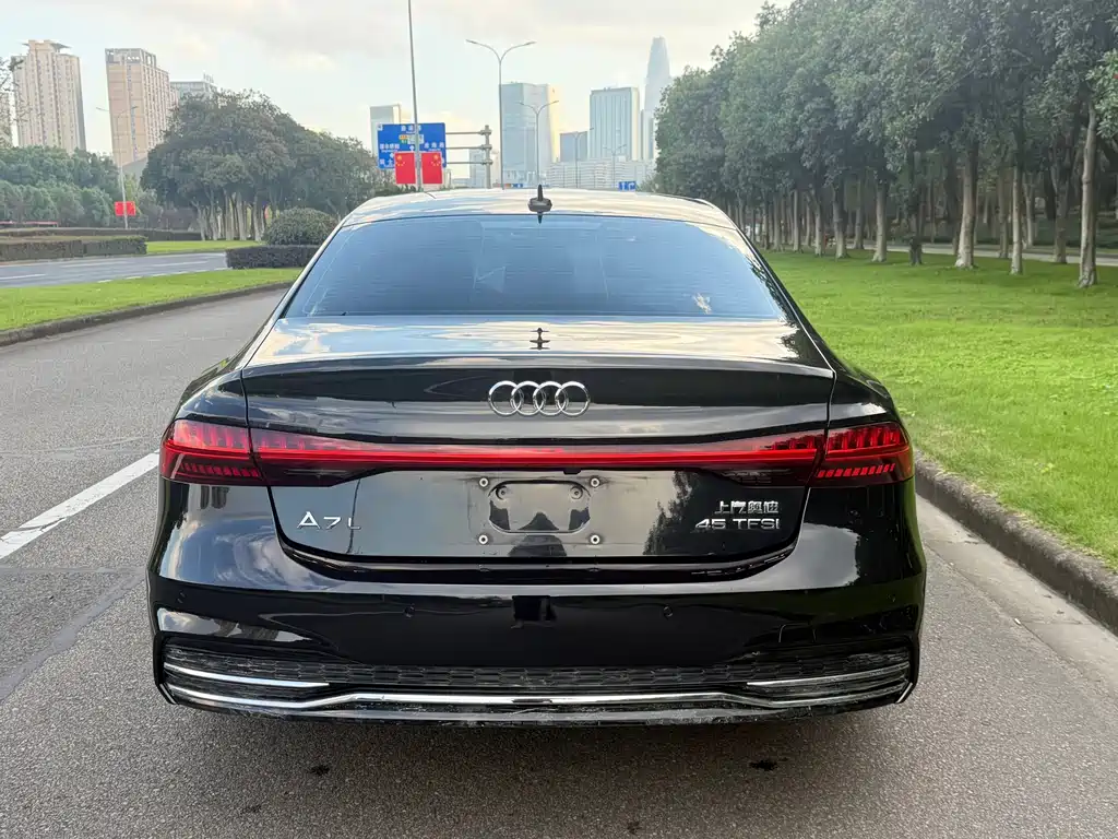 Audi A7L 2024 — фото 11