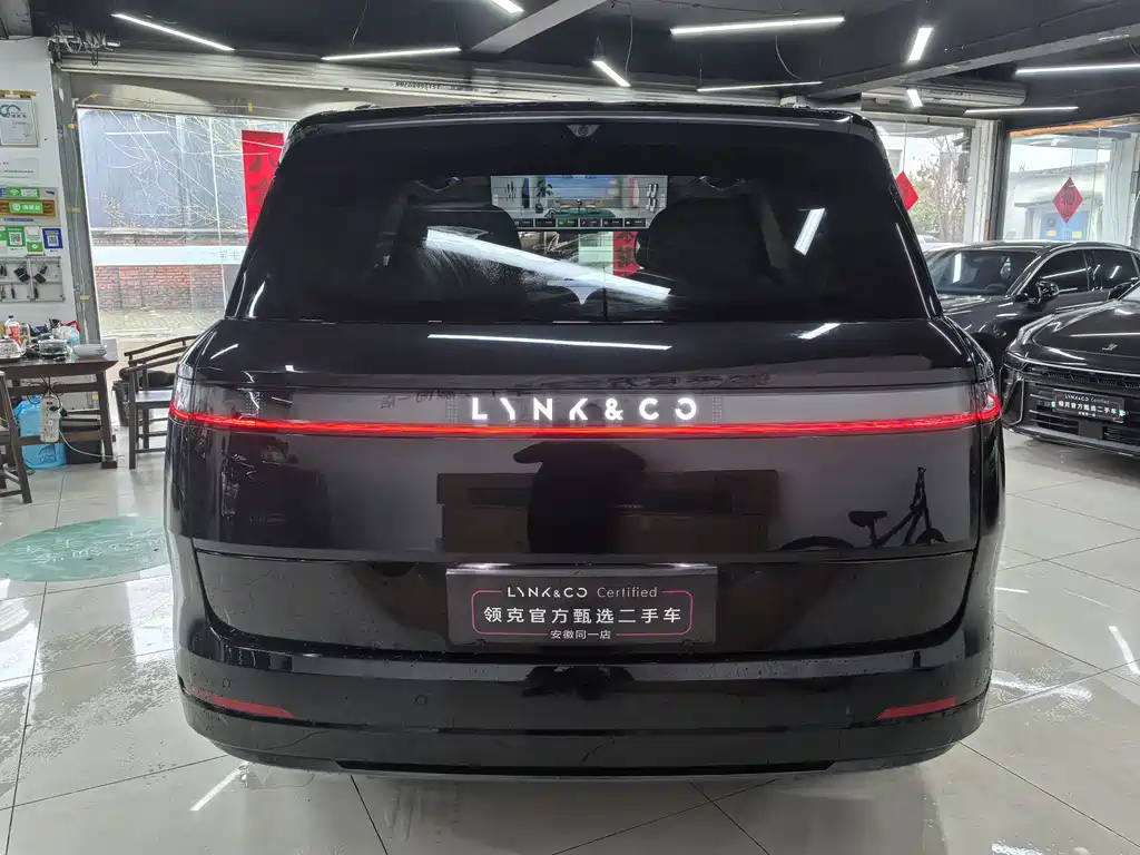 LYNK & CO 900