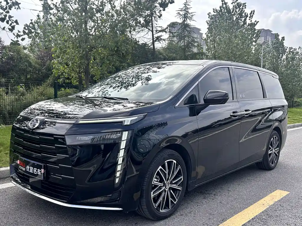 GAC Motor Trumpchi E8