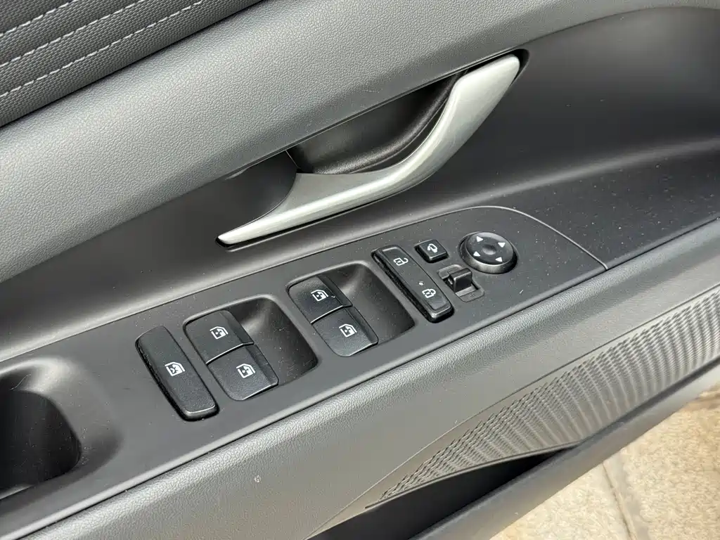 Hyundai Elantra — миниатюра 18