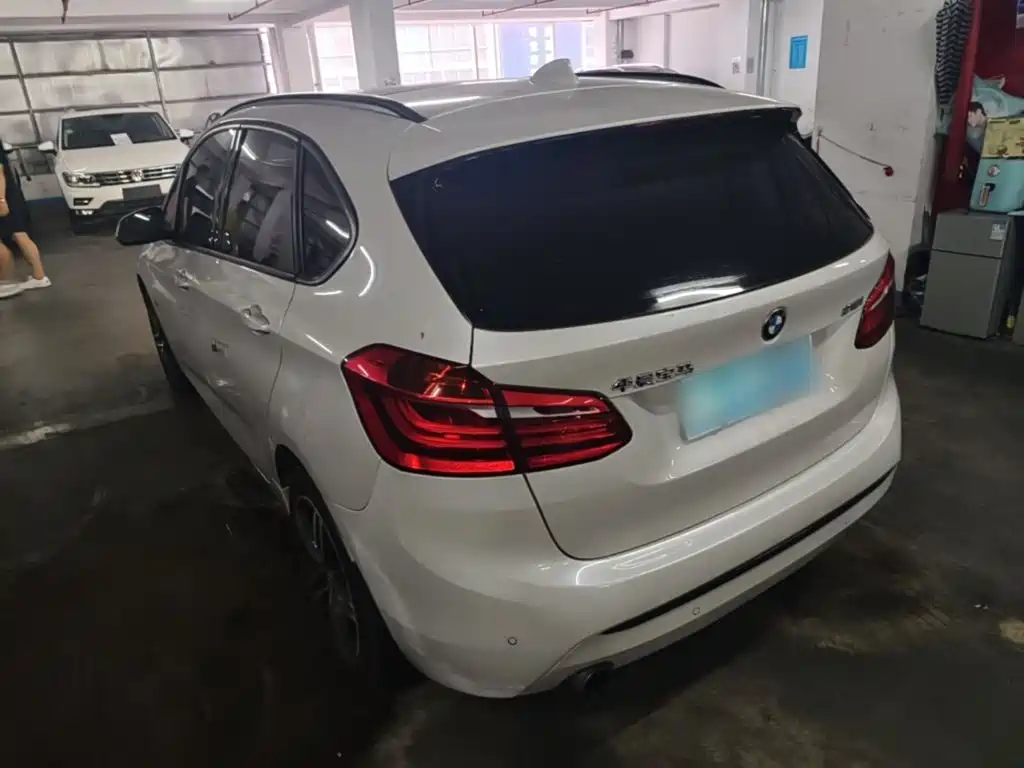 BMW 2 Series Active Tourer — миниатюра 5