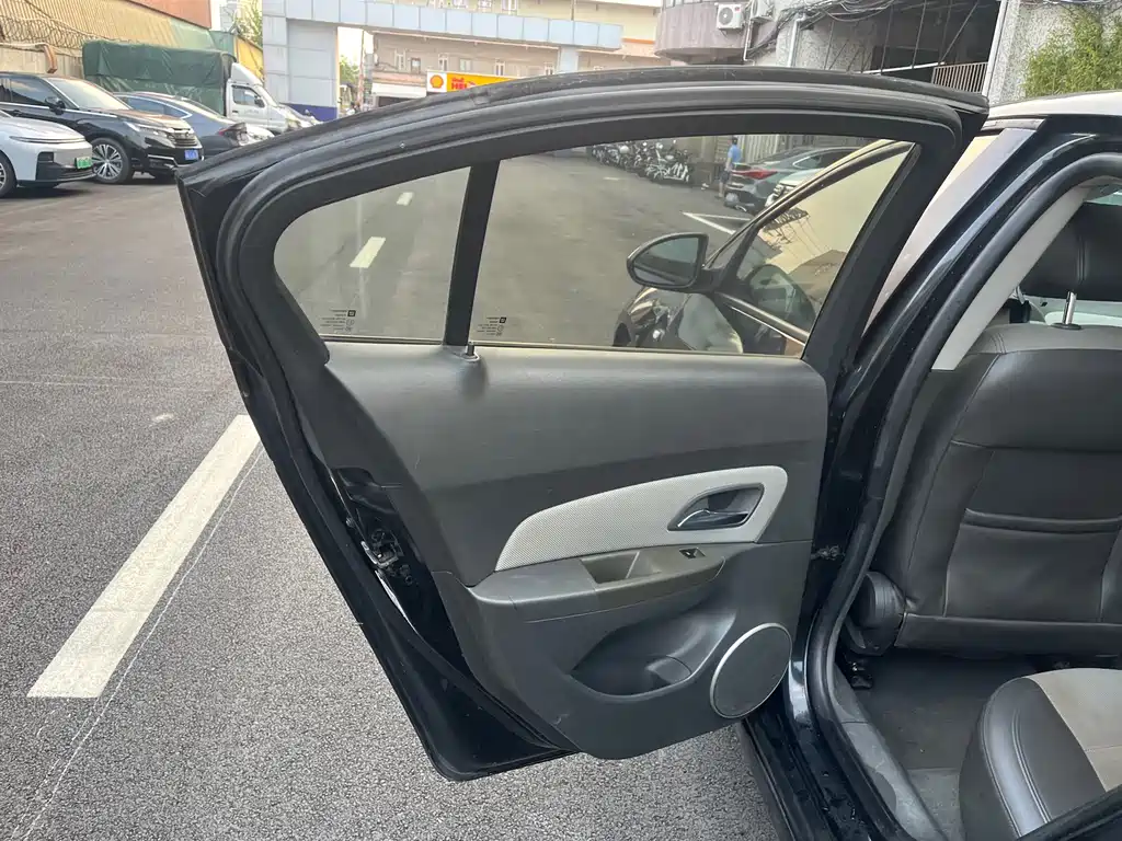 Chevrolet Cruze — миниатюра 12