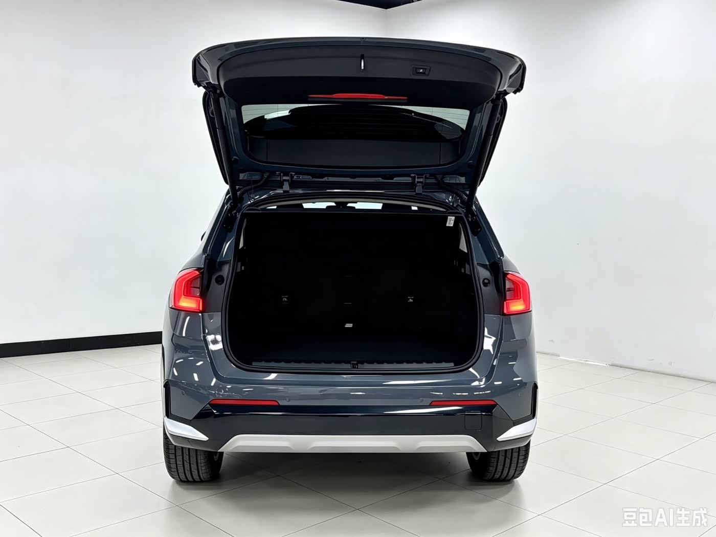 BMW X1 1.5 л 2023 г. Серебристо-серый, пробег 13000 км
