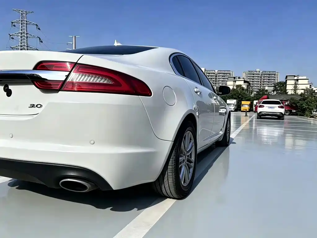 Jaguar XF 2015 XF 2.0T