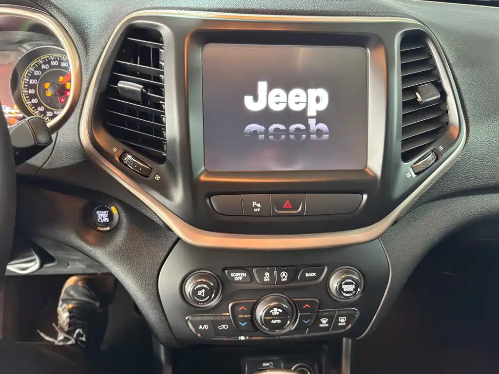 Jeep Cherokee — миниатюра 15