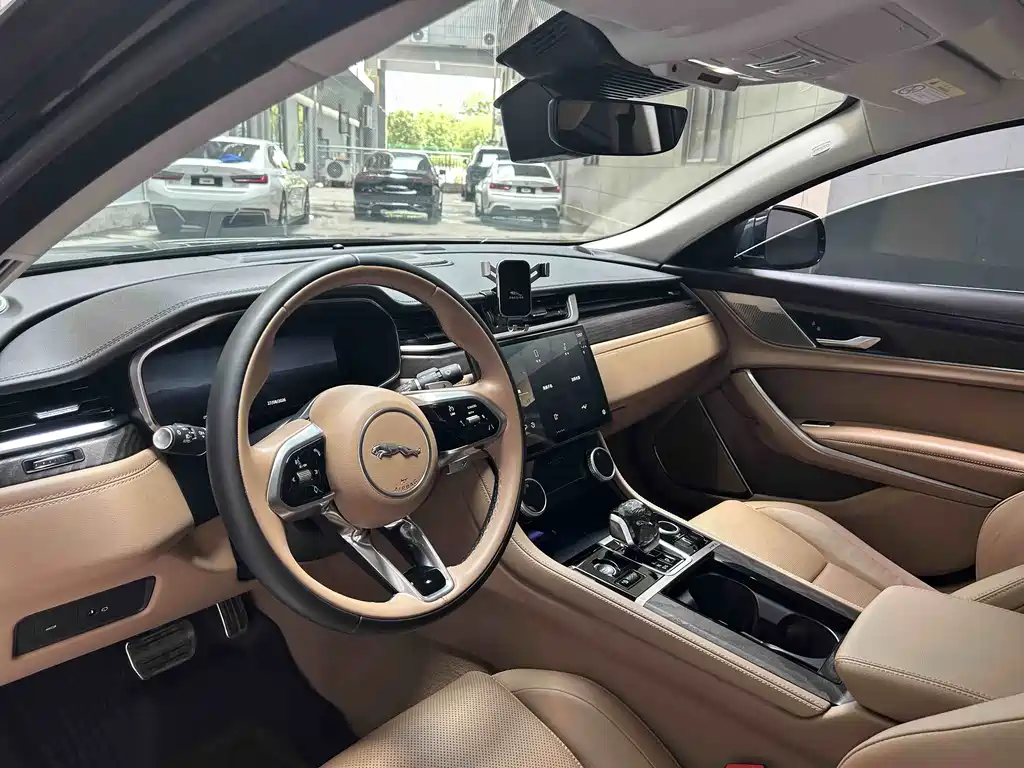Jaguar XFL — миниатюра 7