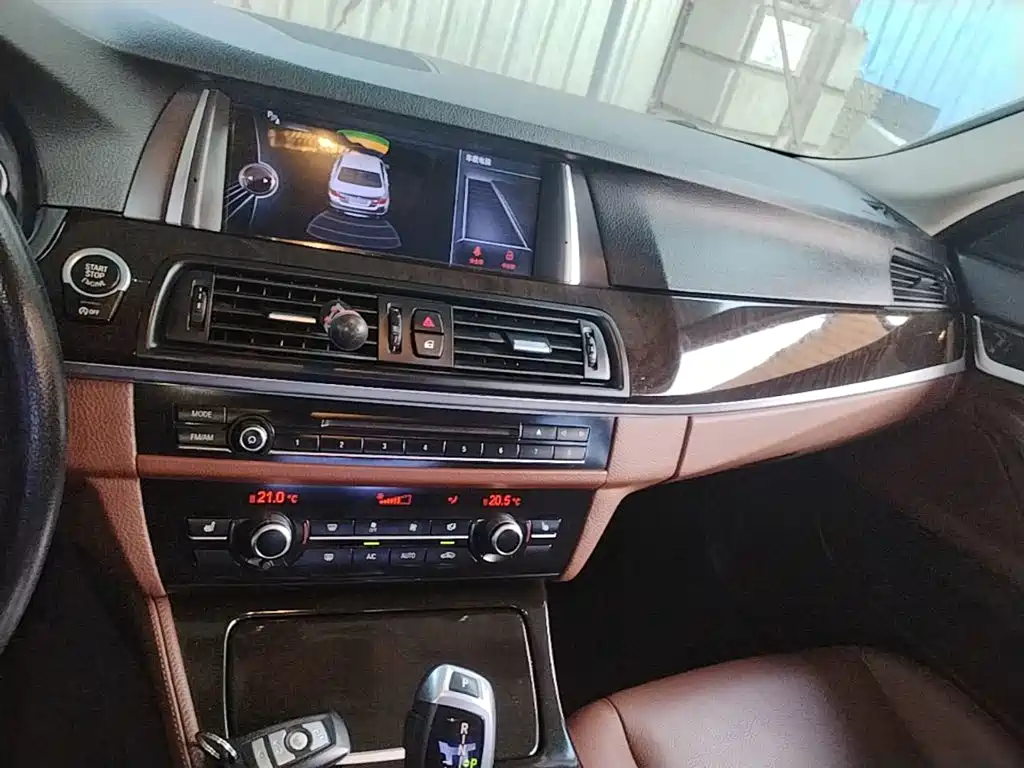 BMW 5 Series — миниатюра 13