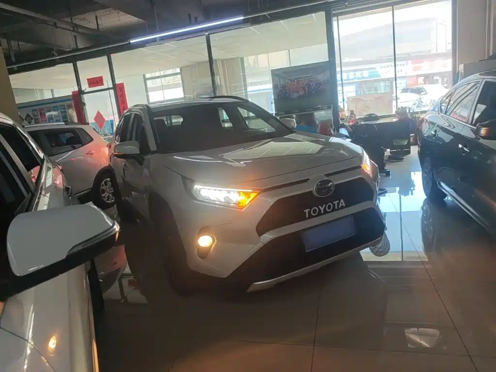 Toyota RAV4 — миниатюра 4