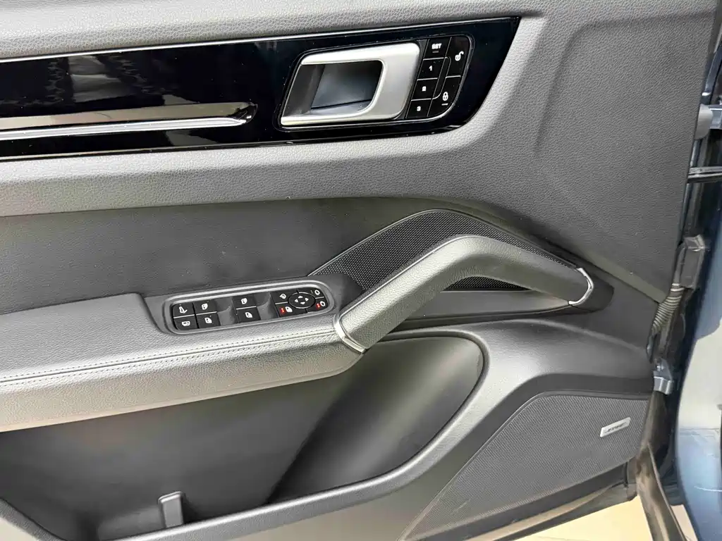 PORSCHE CAYENNE NEW ENERGY