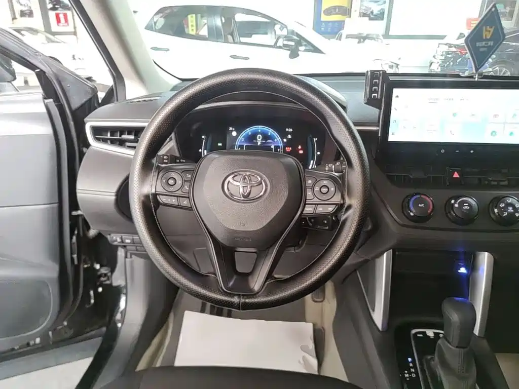 Toyota Corolla Cross — миниатюра 11