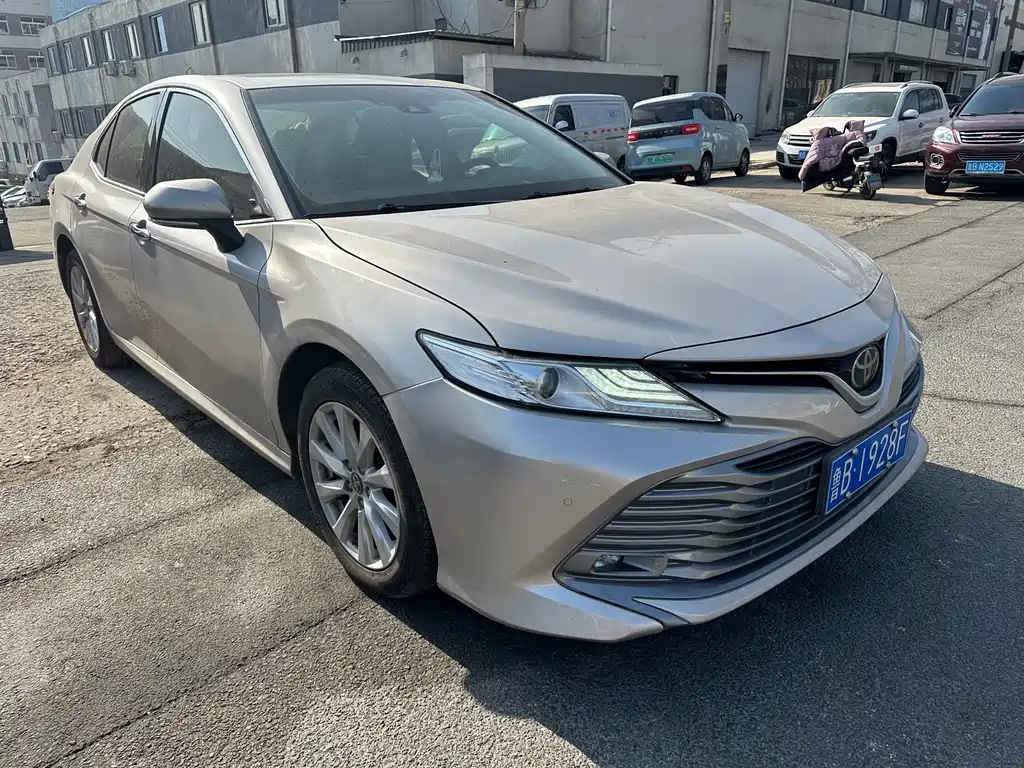 TOYOTA CAMRY