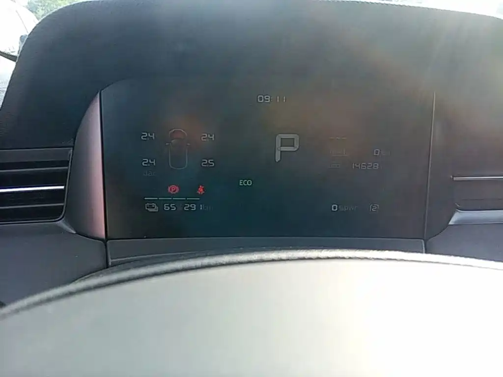Roewe Young Wai D6 — миниатюра 12