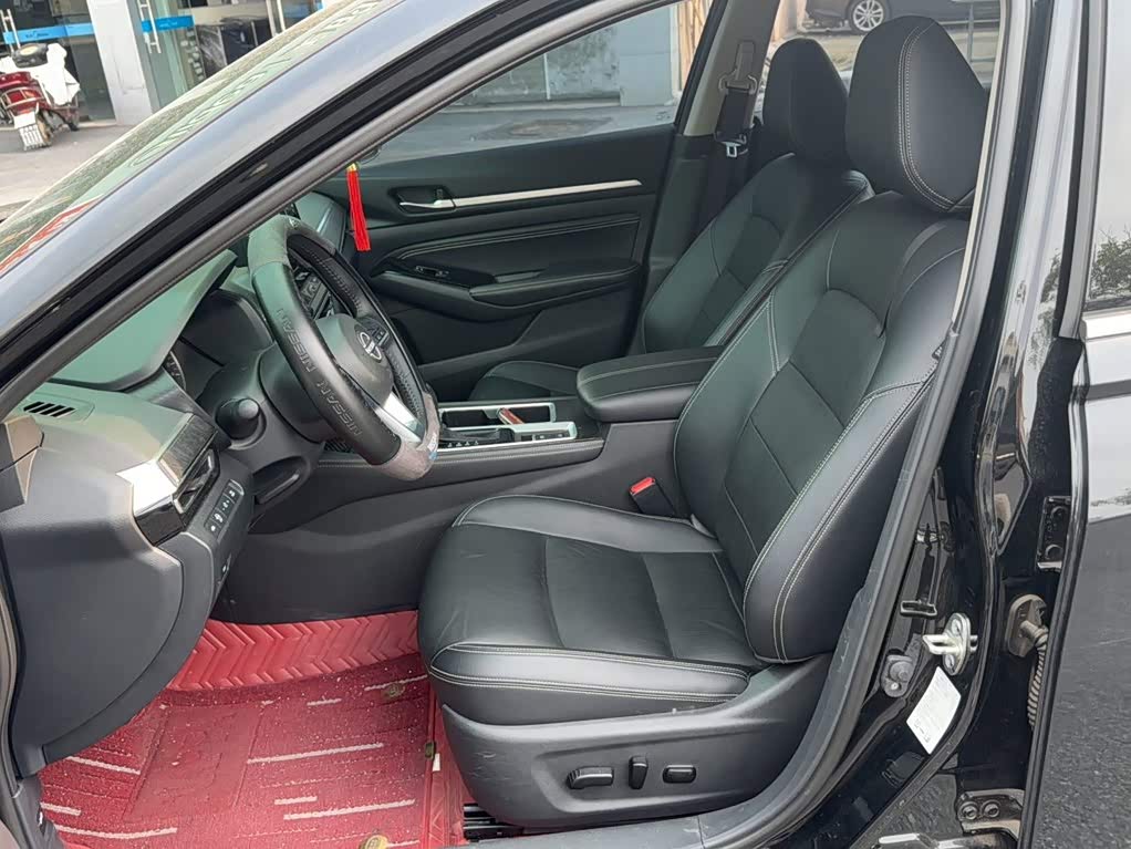 Nissan Teana 2.0 л 2023 г. Чёрный, пробег 15400 км