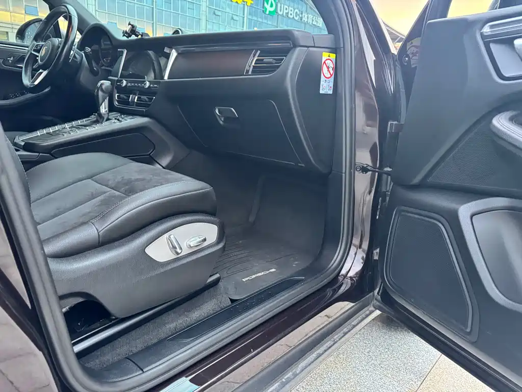 Porsche Macan — миниатюра 7